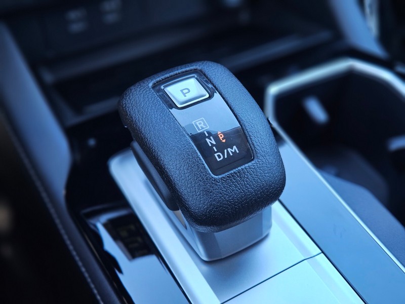 Mitsubishi Outlander Vehicle Full-screen Gallery Image 24