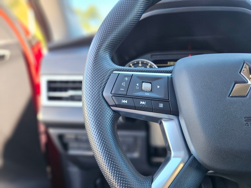 Mitsubishi Outlander Vehicle Full-screen Gallery Image 26