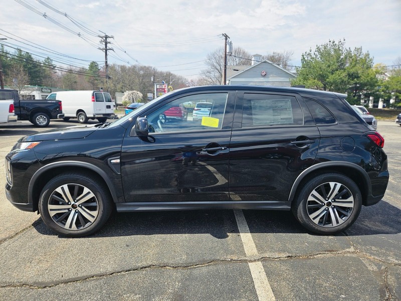 Mitsubishi Outlander Sport Vehicle Full-screen Gallery Image 02