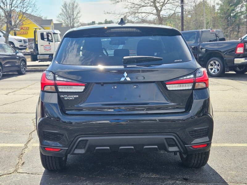 Mitsubishi Outlander Sport Vehicle Full-screen Gallery Image 04