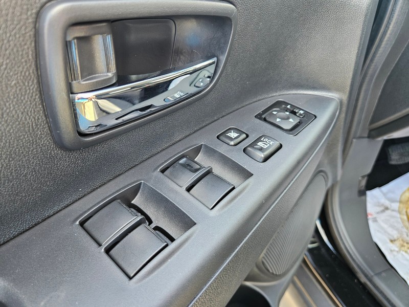 Mitsubishi Outlander Sport Vehicle Full-screen Gallery Image 15