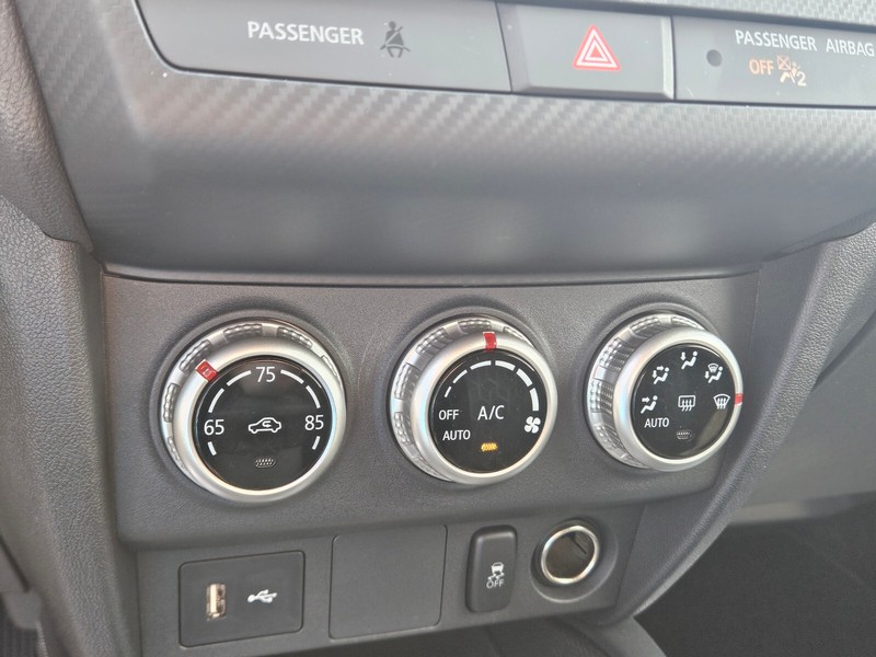 Mitsubishi Outlander Sport Vehicle Full-screen Gallery Image 20