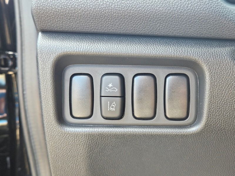 Mitsubishi Outlander Sport Vehicle Full-screen Gallery Image 21