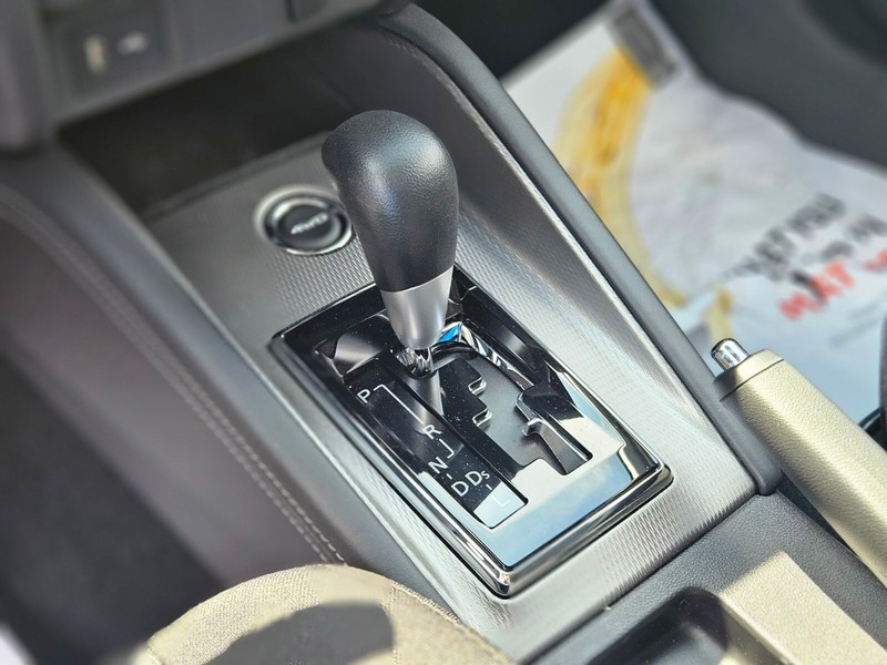 Mitsubishi Outlander Sport Vehicle Full-screen Gallery Image 22