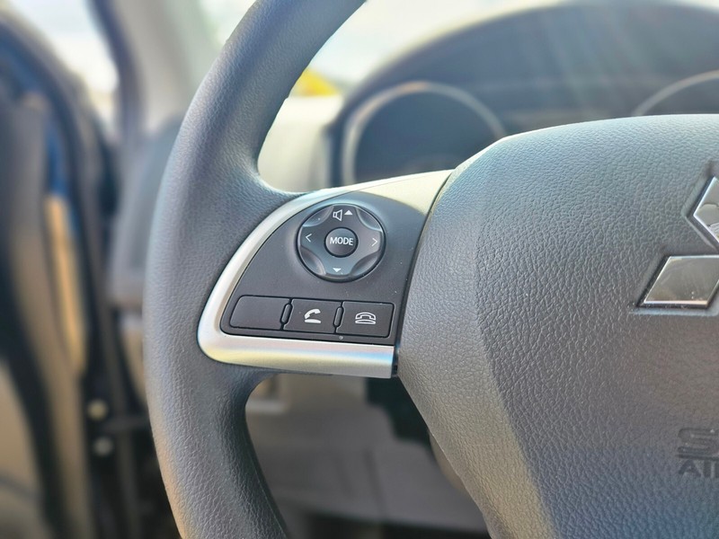 Mitsubishi Outlander Sport Vehicle Full-screen Gallery Image 24