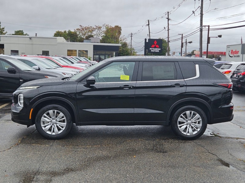 Mitsubishi Outlander Vehicle Full-screen Gallery Image 02