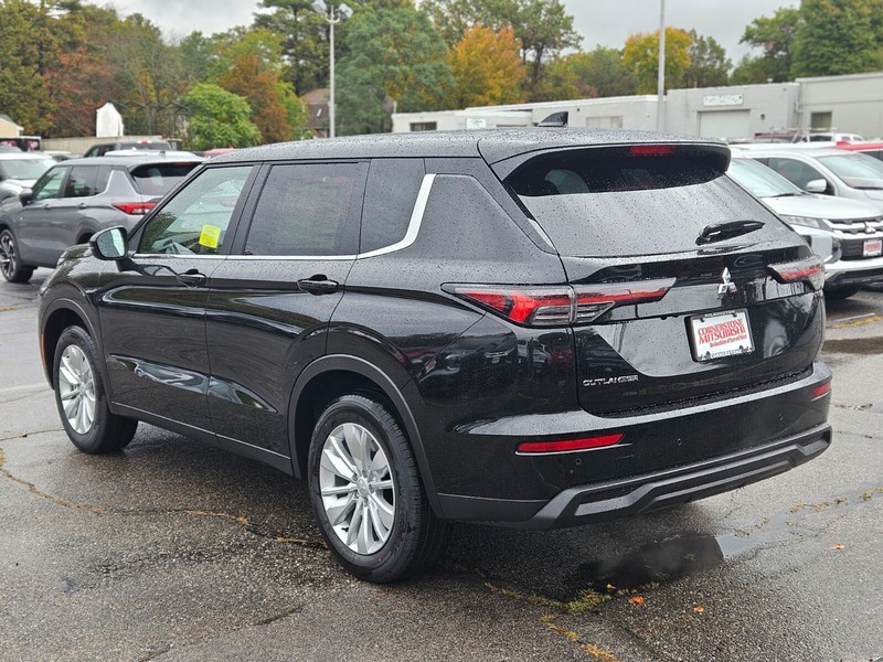 Mitsubishi Outlander Vehicle Full-screen Gallery Image 03