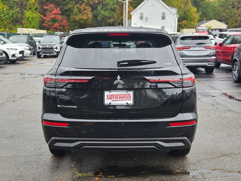 Mitsubishi Outlander Vehicle Full-screen Gallery Image 04