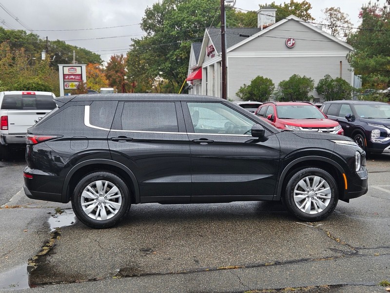 Mitsubishi Outlander Vehicle Full-screen Gallery Image 06