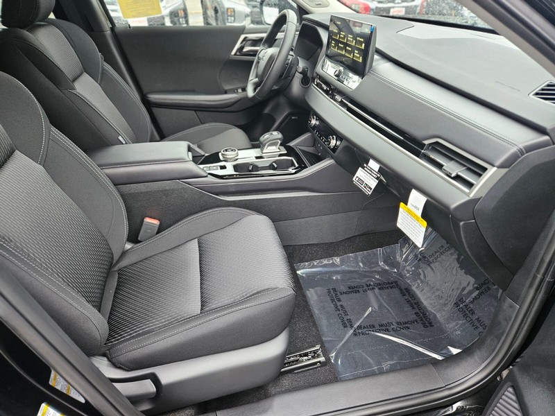 Mitsubishi Outlander Vehicle Full-screen Gallery Image 11