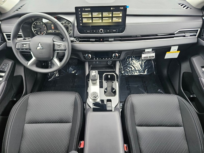 Mitsubishi Outlander Vehicle Full-screen Gallery Image 12