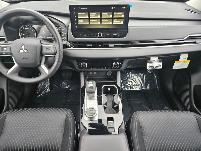 Mitsubishi Outlander Vehicle Full-screen Gallery Image 14
