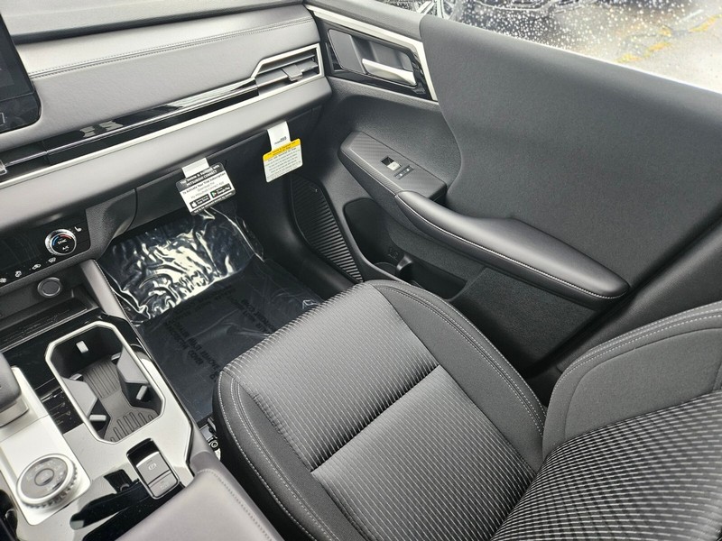 Mitsubishi Outlander Vehicle Full-screen Gallery Image 15