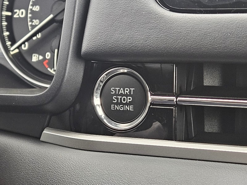 Mitsubishi Outlander Vehicle Full-screen Gallery Image 23