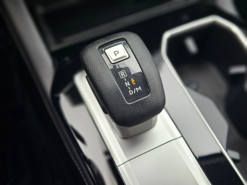 Mitsubishi Outlander Vehicle Full-screen Gallery Image 24