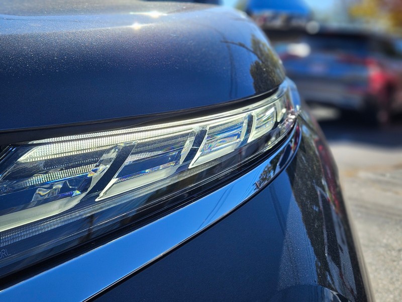 Mitsubishi Outlander Plug-In Hybrid Vehicle Full-screen Gallery Image 09