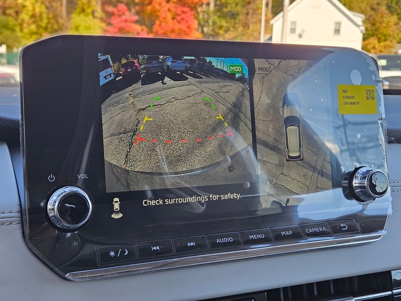 Mitsubishi Outlander Plug-In Hybrid Vehicle Full-screen Gallery Image 21