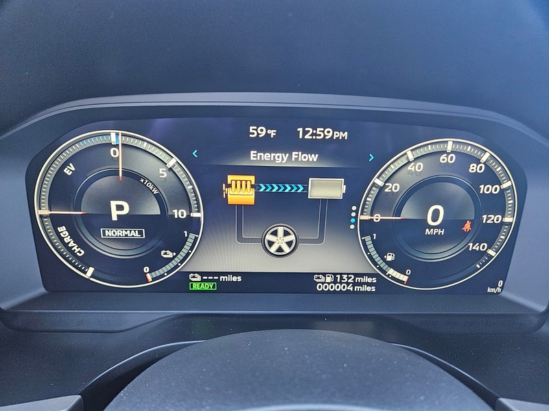 Mitsubishi Outlander Plug-In Hybrid Vehicle Full-screen Gallery Image 30