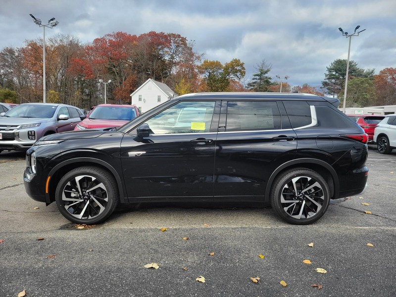 Mitsubishi Outlander Plug-In Hybrid Vehicle Full-screen Gallery Image 02