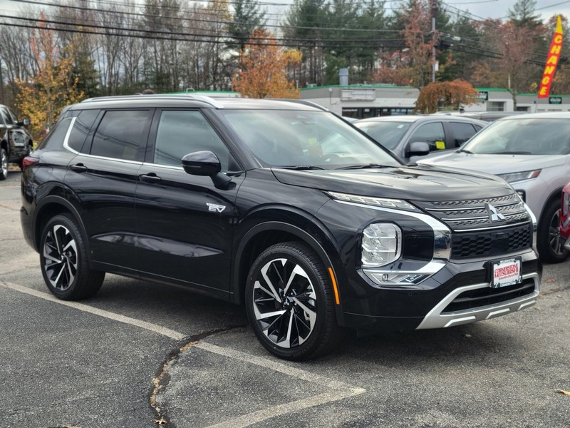 Mitsubishi Outlander Plug-In Hybrid Vehicle Full-screen Gallery Image 07