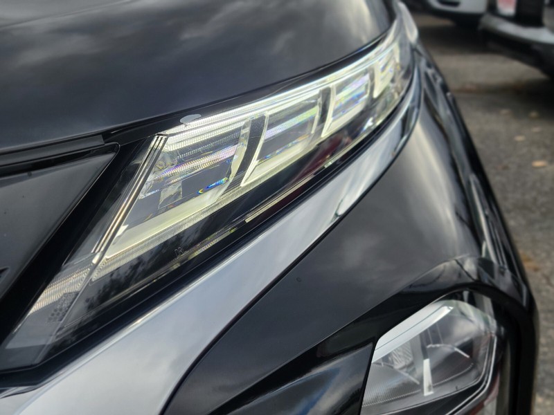 Mitsubishi Outlander Plug-In Hybrid Vehicle Full-screen Gallery Image 10