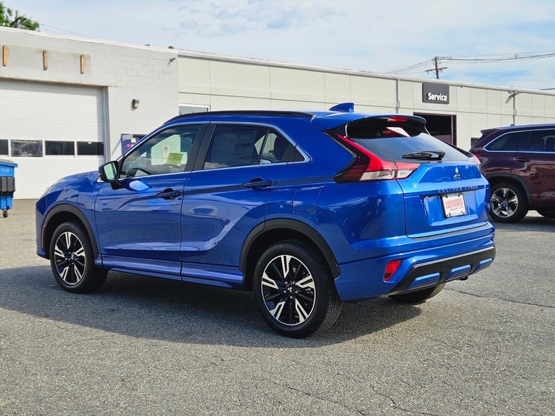 Mitsubishi Eclipse Cross Vehicle Full-screen Gallery Image 03