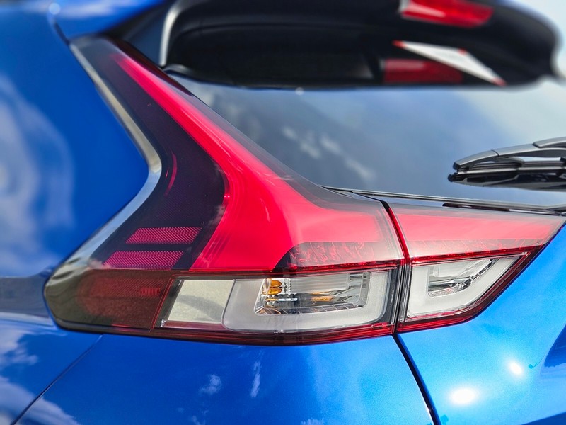 Mitsubishi Eclipse Cross Vehicle Full-screen Gallery Image 09