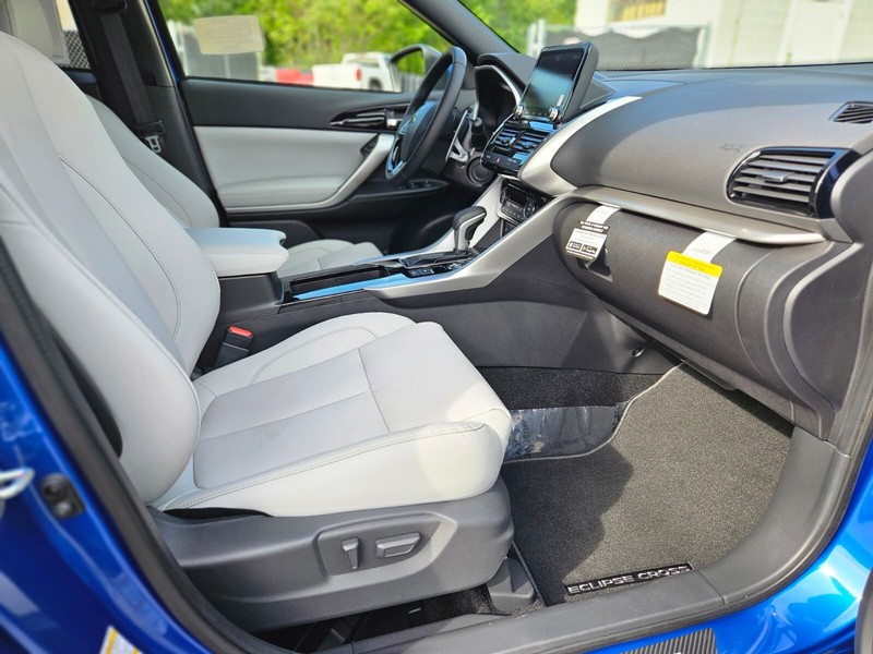 Mitsubishi Eclipse Cross Vehicle Full-screen Gallery Image 11