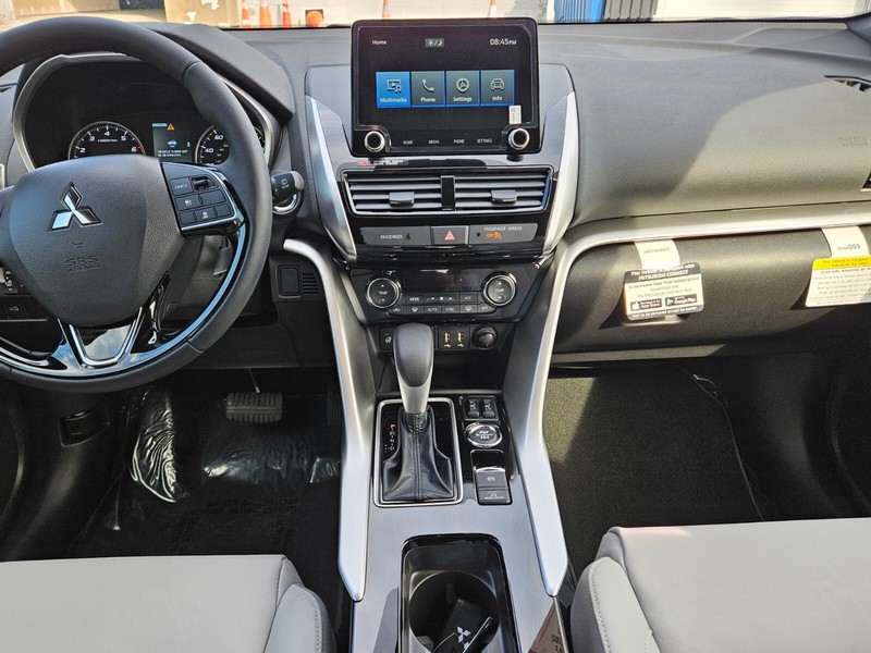 Mitsubishi Eclipse Cross Vehicle Full-screen Gallery Image 14