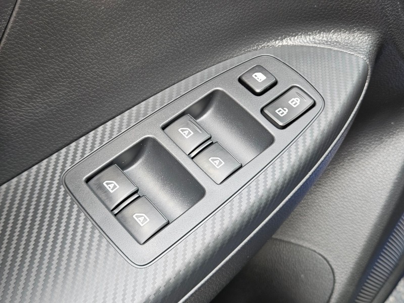 Mitsubishi Eclipse Cross Vehicle Full-screen Gallery Image 17