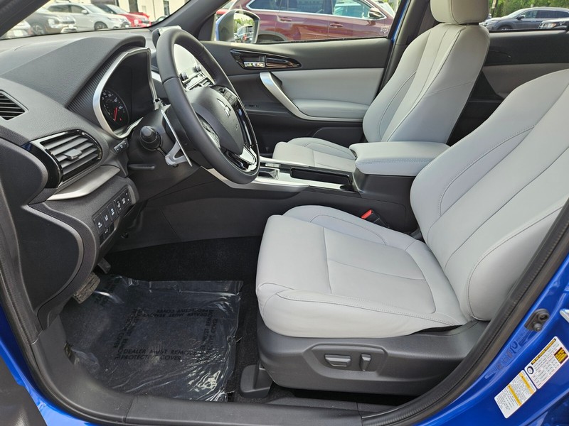 Mitsubishi Eclipse Cross Vehicle Full-screen Gallery Image 18