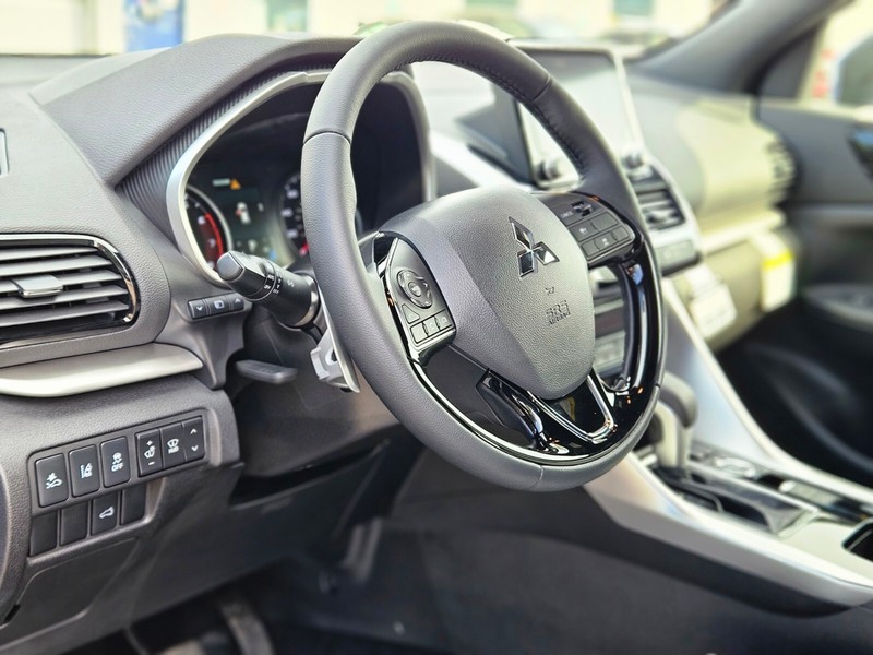 Mitsubishi Eclipse Cross Vehicle Full-screen Gallery Image 19