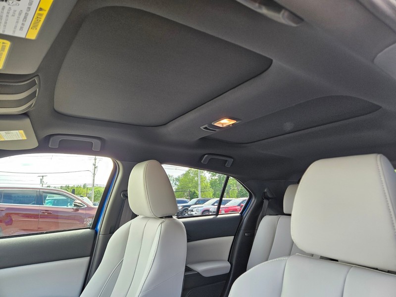 Mitsubishi Eclipse Cross Vehicle Full-screen Gallery Image 20