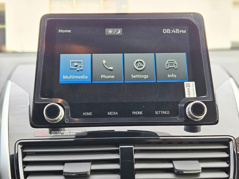 Mitsubishi Eclipse Cross Vehicle Full-screen Gallery Image 21