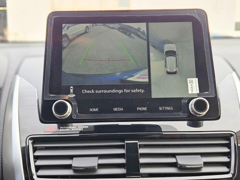 Mitsubishi Eclipse Cross Vehicle Full-screen Gallery Image 22