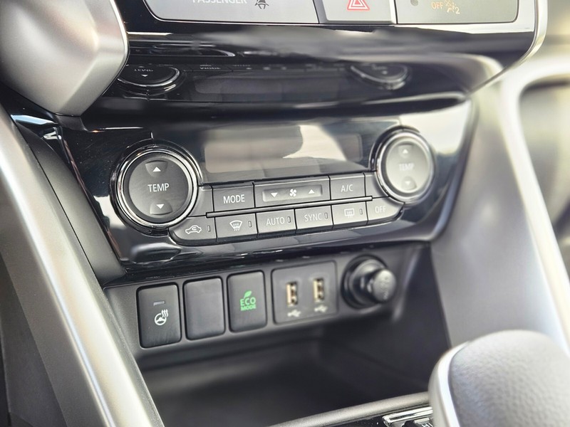 Mitsubishi Eclipse Cross Vehicle Full-screen Gallery Image 23