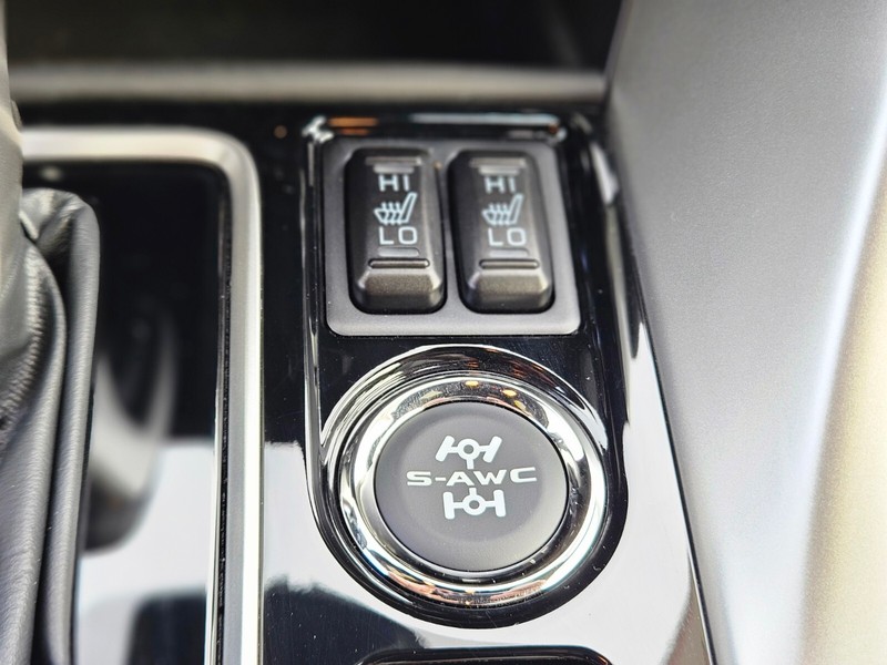 Mitsubishi Eclipse Cross Vehicle Full-screen Gallery Image 24