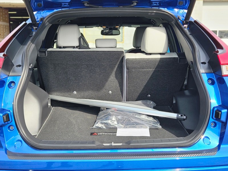 Mitsubishi Eclipse Cross Vehicle Full-screen Gallery Image 33
