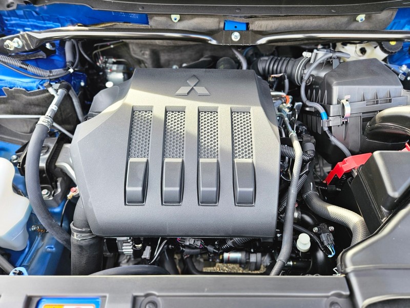Mitsubishi Eclipse Cross Vehicle Full-screen Gallery Image 35