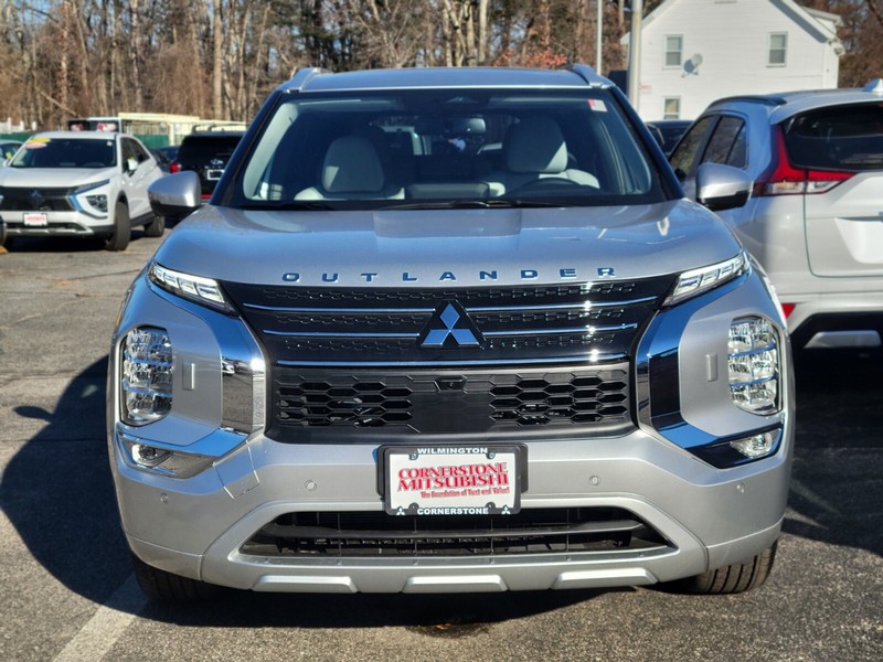 Mitsubishi Outlander Plug-In Hybrid Vehicle Full-screen Gallery Image 08