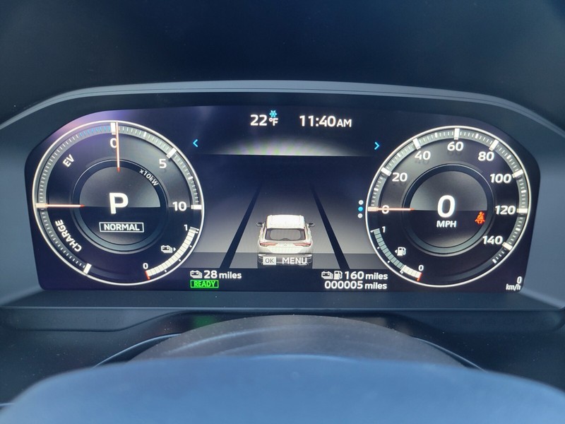 Mitsubishi Outlander Plug-In Hybrid Vehicle Full-screen Gallery Image 26