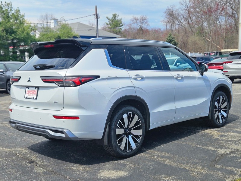 Mitsubishi Outlander Vehicle Full-screen Gallery Image 05