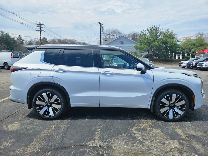 Mitsubishi Outlander Vehicle Full-screen Gallery Image 06