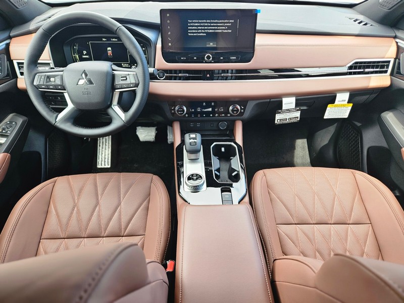 Mitsubishi Outlander Vehicle Full-screen Gallery Image 10