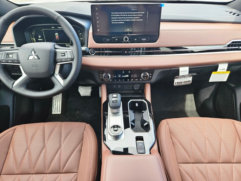 Mitsubishi Outlander Vehicle Full-screen Gallery Image 12