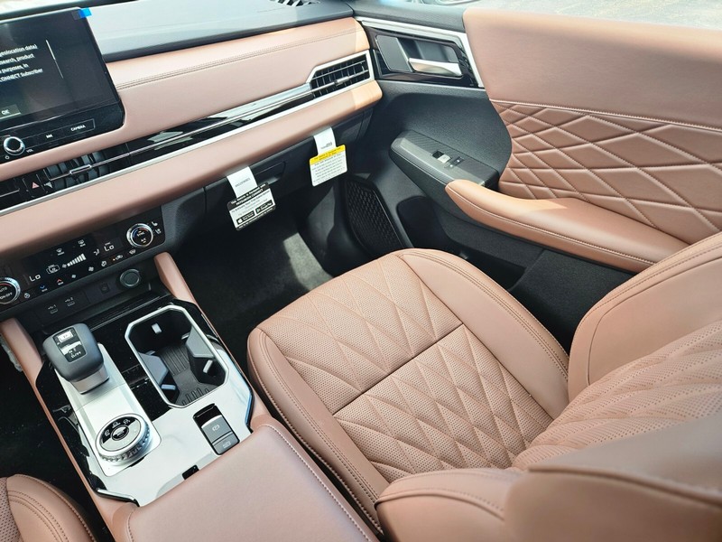 Mitsubishi Outlander Vehicle Full-screen Gallery Image 13