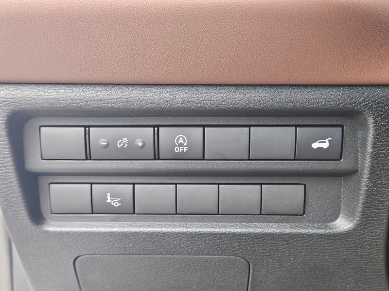 Mitsubishi Outlander Vehicle Full-screen Gallery Image 22