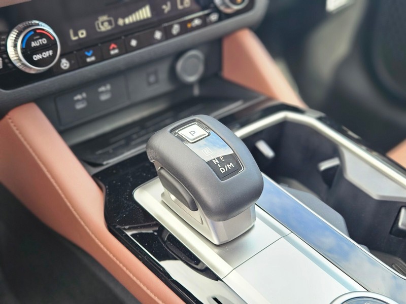 Mitsubishi Outlander Vehicle Full-screen Gallery Image 24