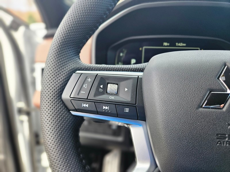 Mitsubishi Outlander Vehicle Full-screen Gallery Image 26