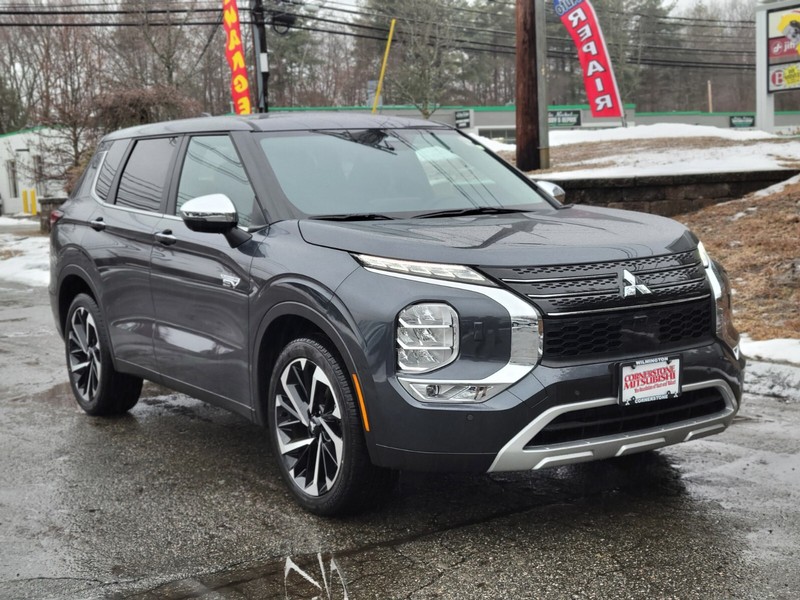Mitsubishi Outlander Plug-In Hybrid Vehicle Full-screen Gallery Image 07